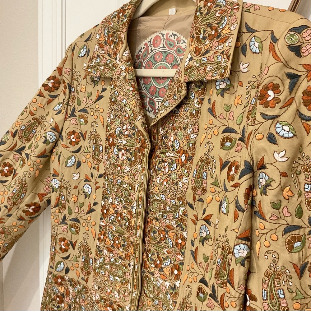 BIYA Embroidered Silk Jacket Gold, Size M EUC